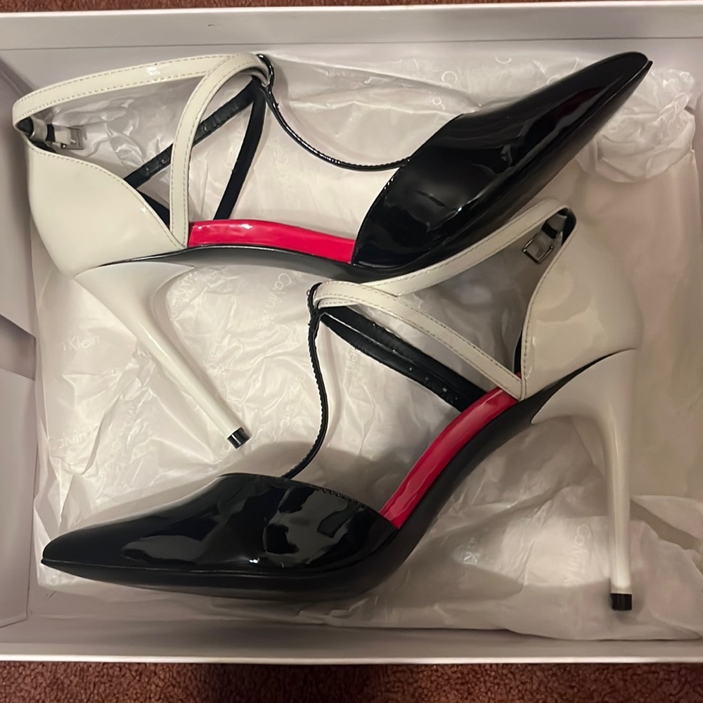 Calvin Klein Black/PLT White heel size 6.5